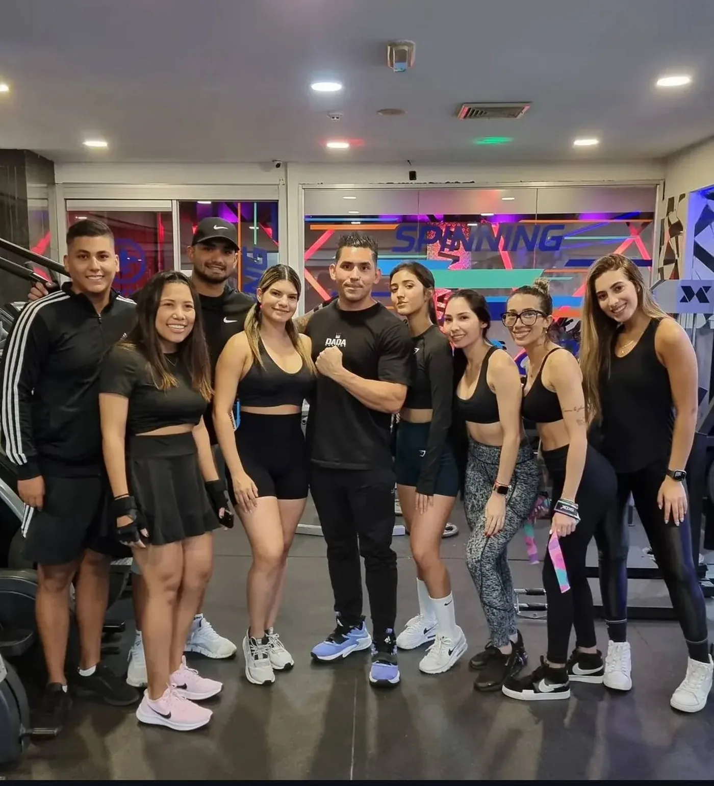Comunidad de alumnos de Robert entrenando en Lion Gym, Lechería