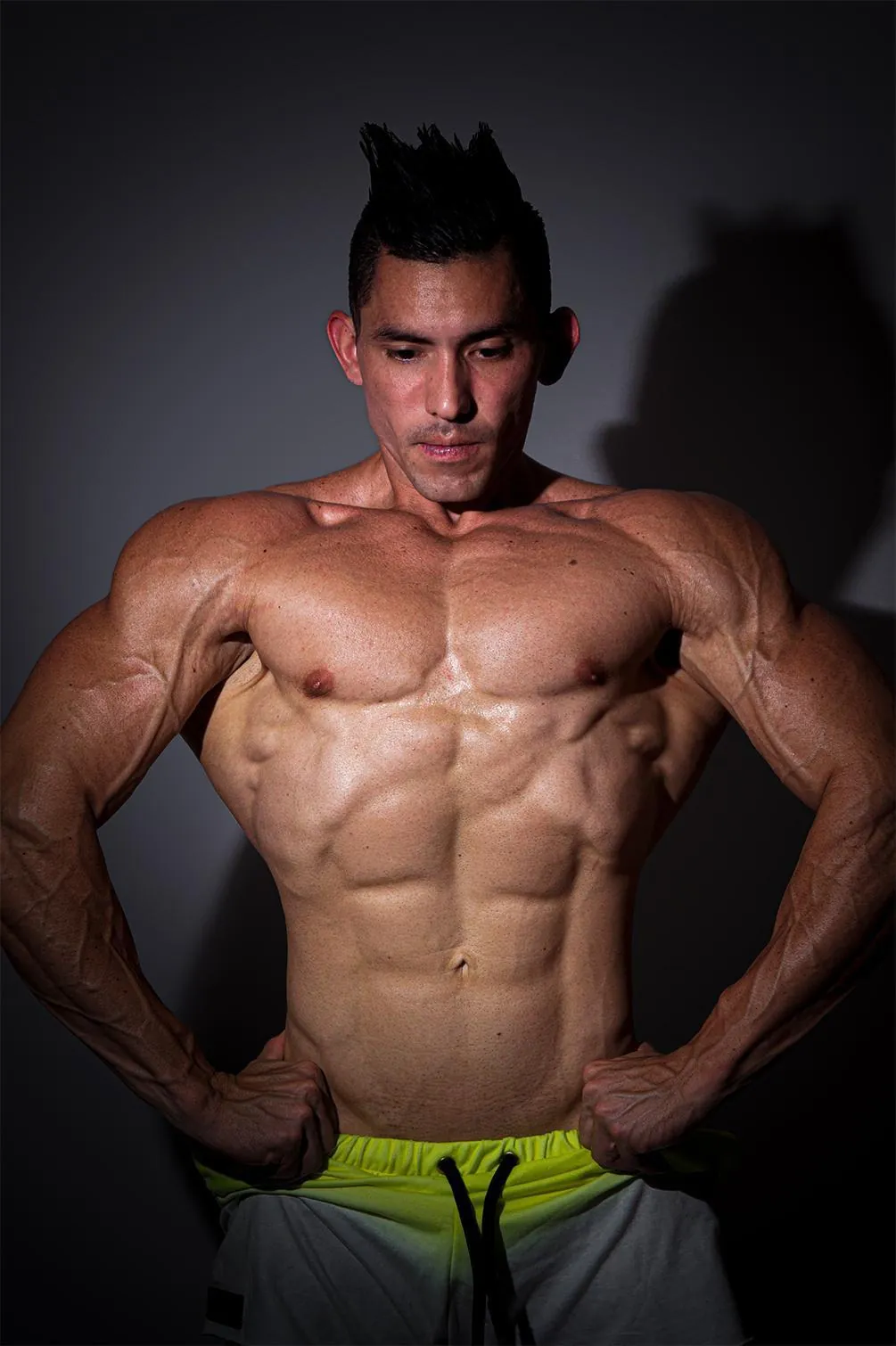 Coach Robert, retrato de entrenamiento en alto contraste